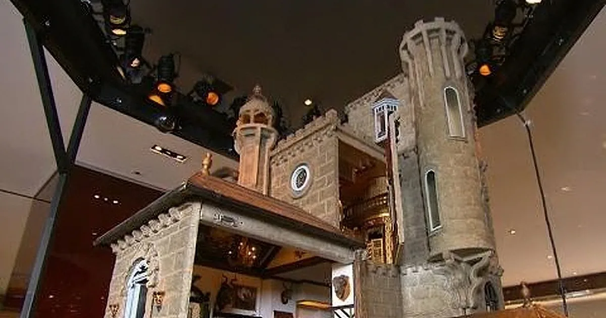 This Dollhouse Took Approximately 13 Years to Build by Hand. You''ll Never Believe How Much It''s Worth!