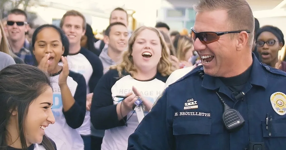 Student Terrified as Principal Hands Cop Her Phone. He Will Never Forget This Day