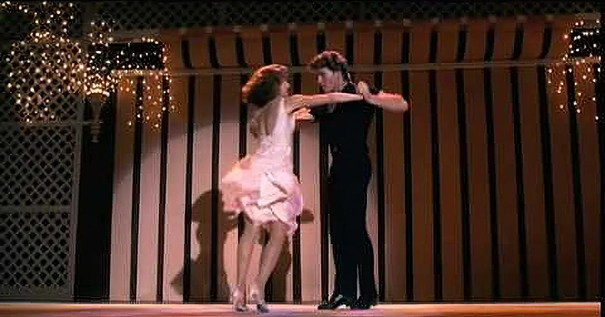 Johnny Pulls Baby on Stage and They Start ''Dirty Dancing''. It Was ''The Time of Their Lives!''