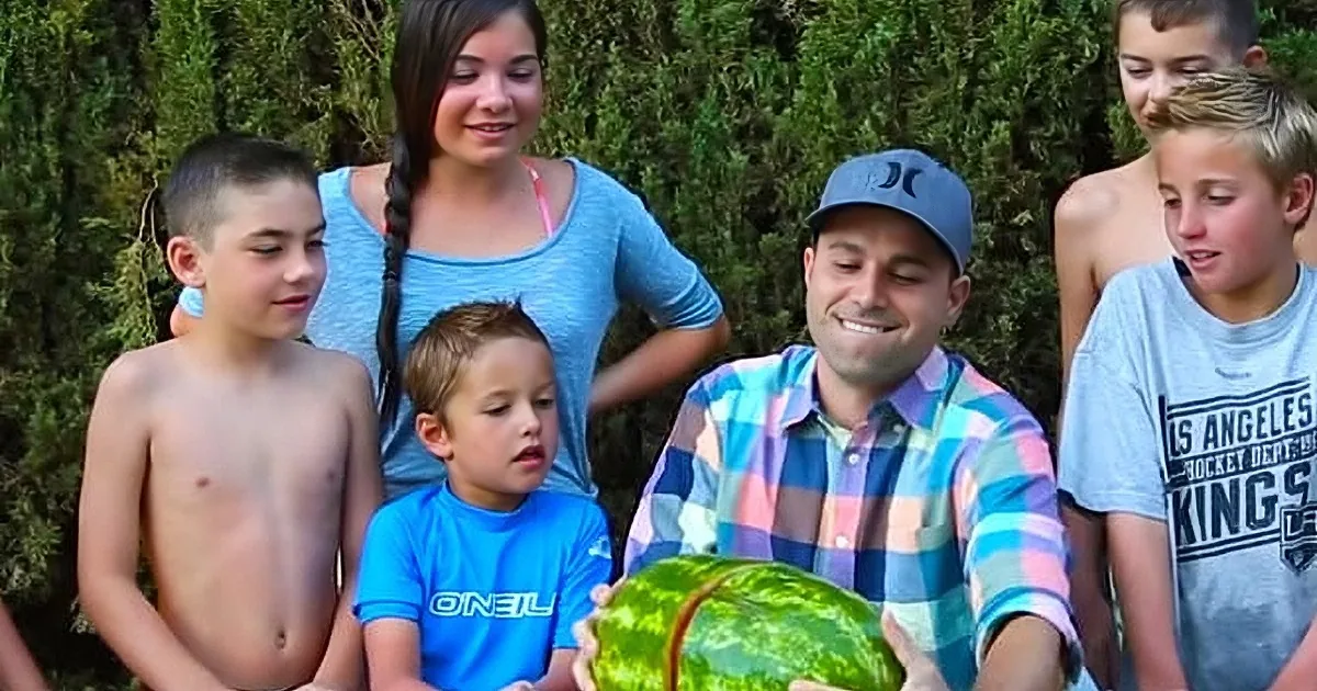He Cut a Watermelon in Half. but I Didn''t Expect to See This Inside the Rind! Unbelievable!