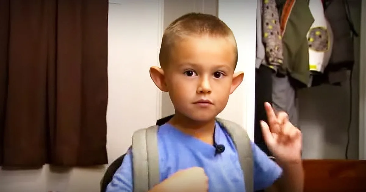 Boy Hates School Because Bullies Call Him 'Elf Ears,' so Mom Takes Matters Into Her Own Hands