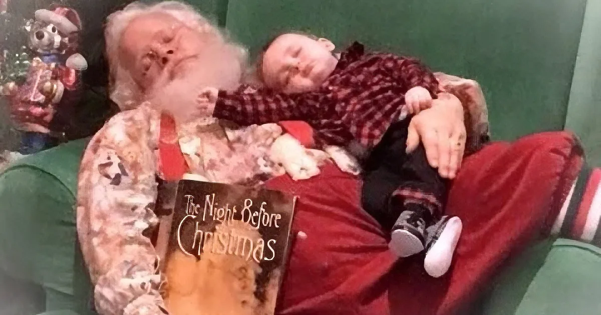 Line so Long, Little Boy Falls Asleep: Santa Sets up a Great Photo