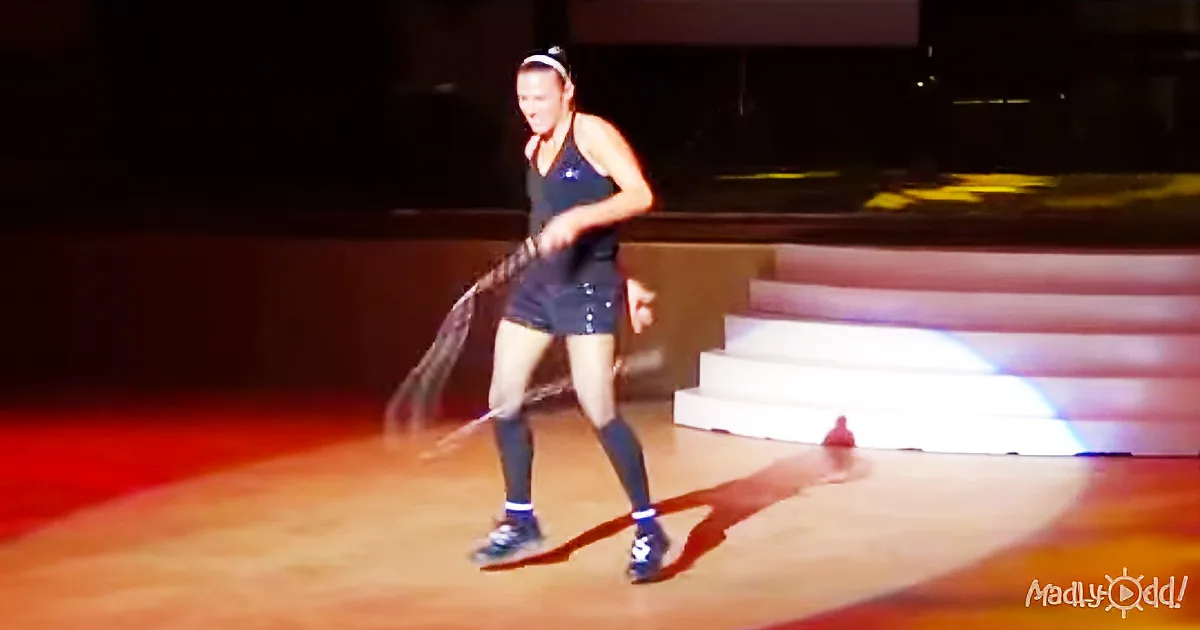 A Woman Marvels the Audience With Her ''Playground'' Dance and Jump Rope Routine
