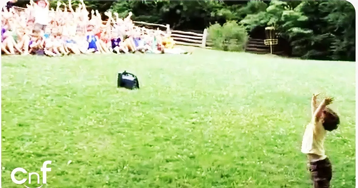 Toddler Stands in Front of 500-Strangers, Instantly Steals the Show