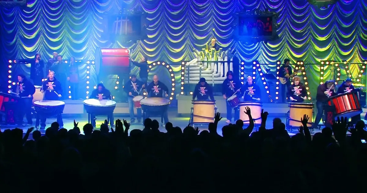 This ''How Great Thou Art'' Is so Magnificent, the Audience Stands in Celebration