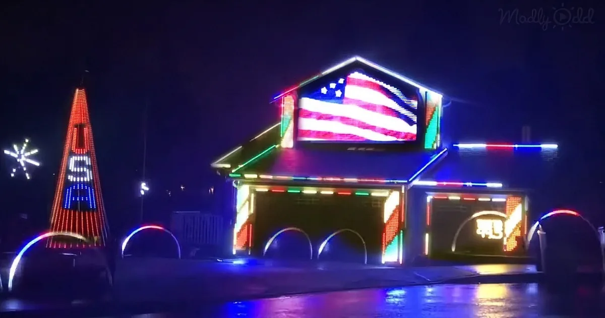 Family Pays Christmas Tribute to Fallen Soldiers. Keep Your Eye on That American Flag