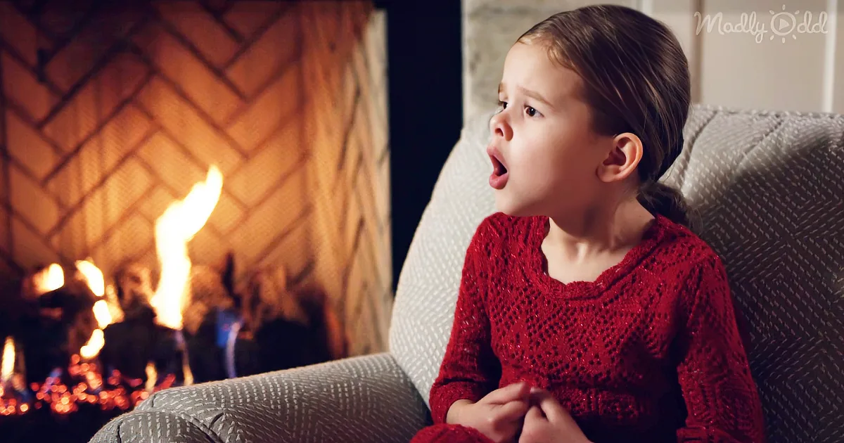 5-Year-Old Mini Star Lights up the Internet With ''The First Noel''