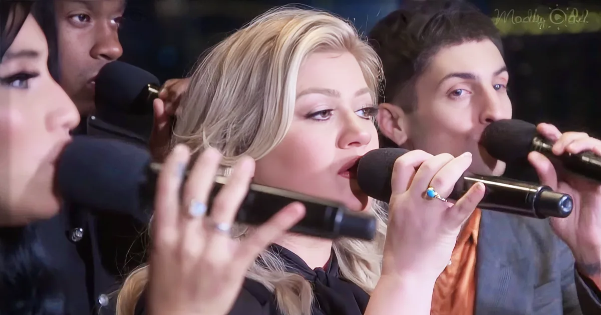 Kelly Clarkson Teams up With Pentatonix for a Christmas Surprise and Makes Us All Teary-Eyed
