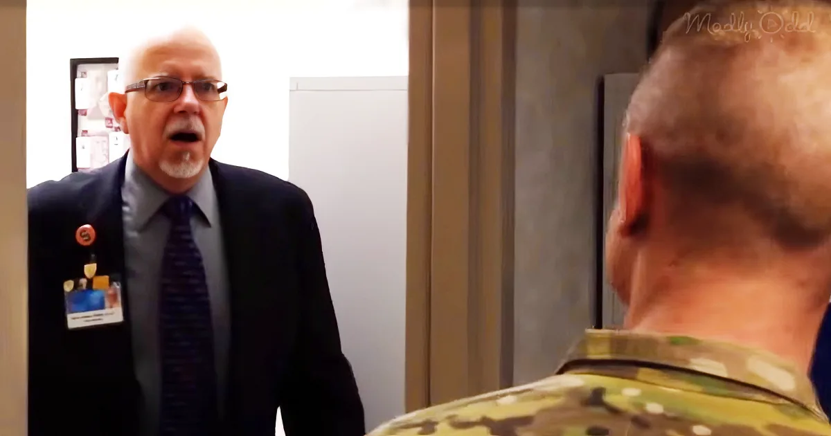 Dad Breaks Down When Son Returns Home Early From Afghanistan & Crashes Work Conference