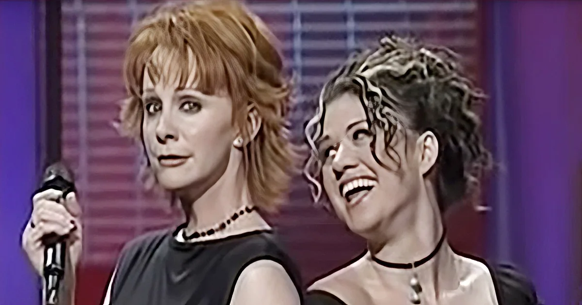 Kelly Clarkson Joins Reba to Sing One of Her Classic Hits, 'Does He Love You?'