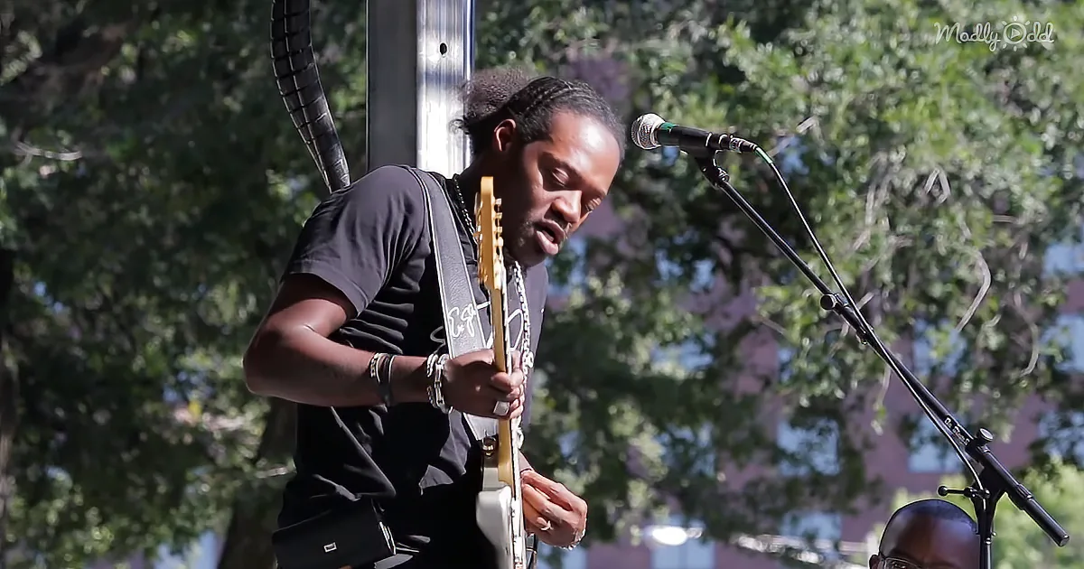 Talented Guitarist Plays Jaw-Dropping Jimi Hendrix Medley