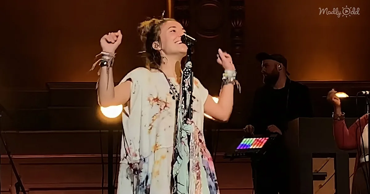 Christian Superstar Lauren Daigle Sings Brilliant Rendition of 'Turn Your Eyes Upon Jesus'