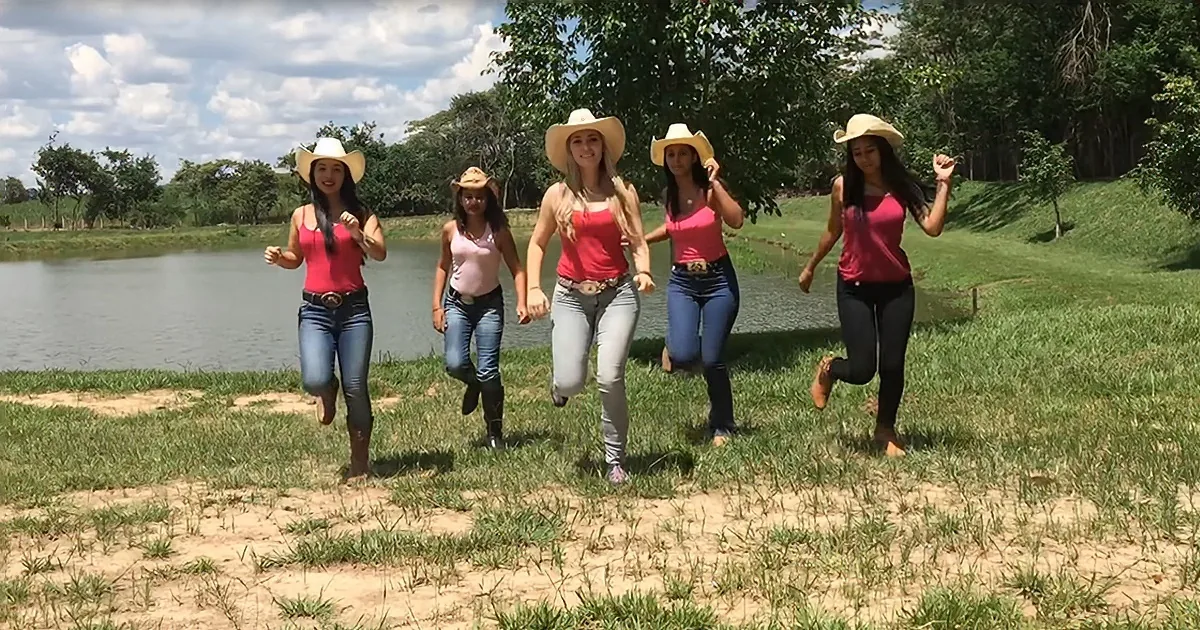 5 Young Cowgirls Kick up Their Heels to Alan Jackson's 'Chattahoochee'