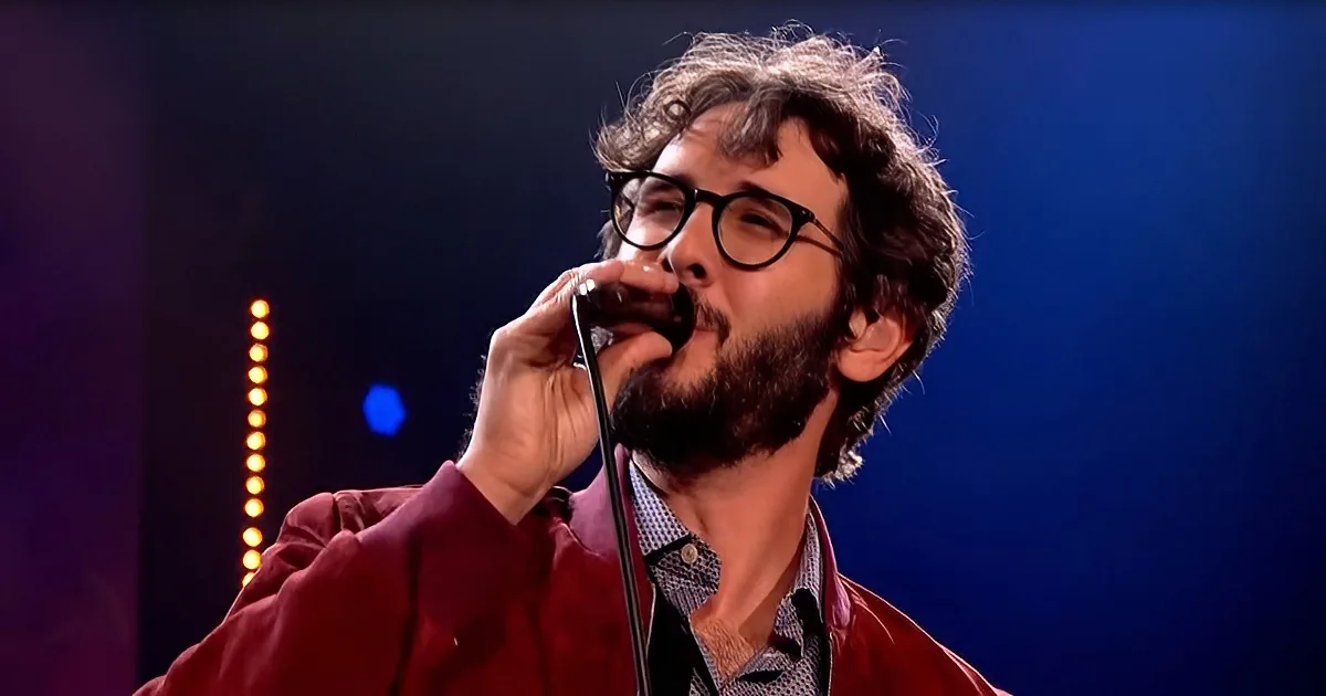Josh Groban Moves Crowd With Breathtaking Performance of 'You Raise Me Up'