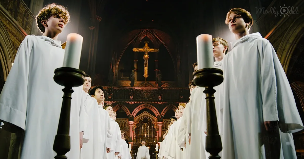 British Boys Beautifully Sing ''Carol of the Bells''