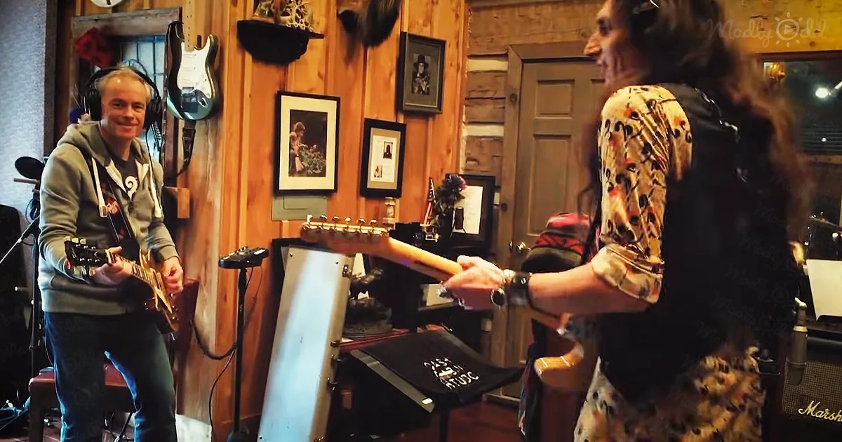 Master Guitarist Pays Tribute to Chuck Berry With Best Cover of ''Johnny B. Goode'' Ever Heard