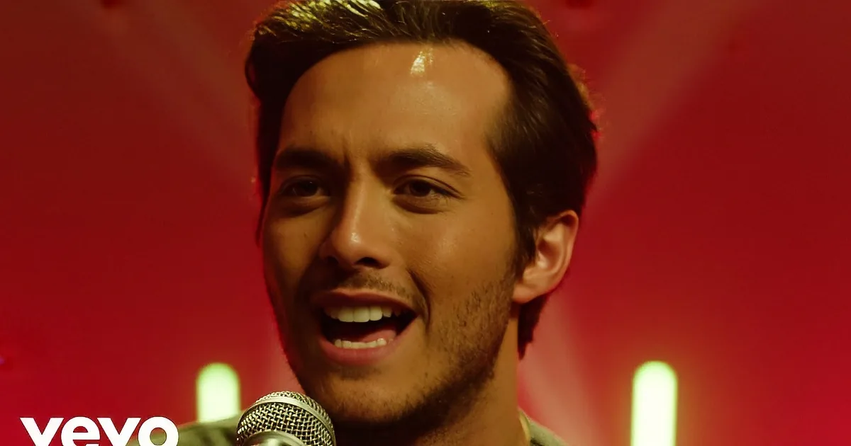 American Idol Legend Laine Hardy Is so Dang Good Singing ''Authentic'' Country