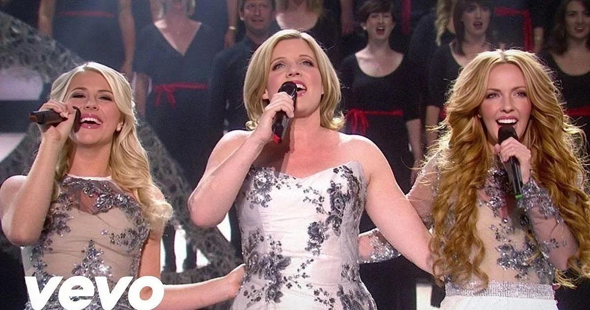 Irish Group ''Celtic Woman'' Performs ''We Wish You a Merry Christmas''