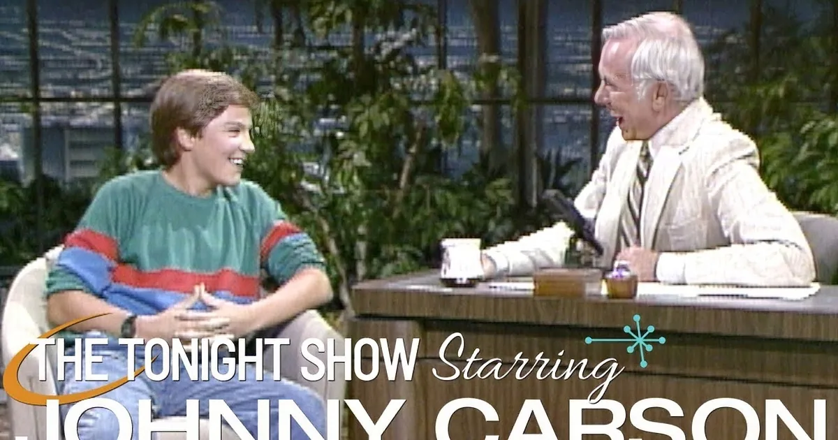 Jason Bateman Gets Johnny Carson up to Speed on Dating Lingo on ''The Tonight Show''