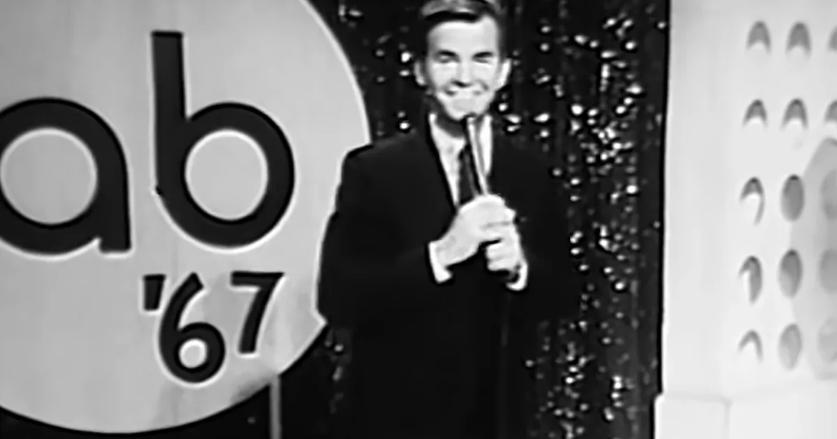 Teens dancing on American Bandstand