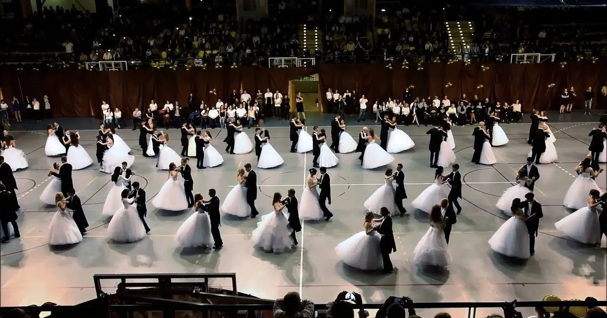 High School Students Transform Gym Floor to a Ballroom Waltzing to Ed Sheeran''s ''Perfect''
