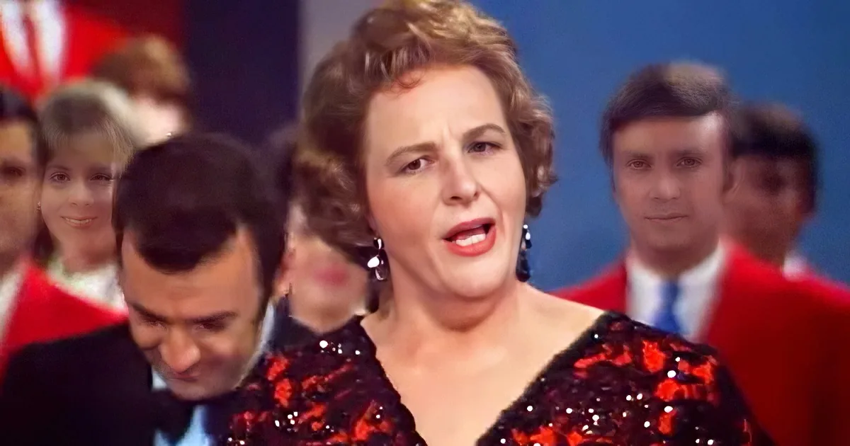 Kate Smith singing 'God Bless America' with passion and grace