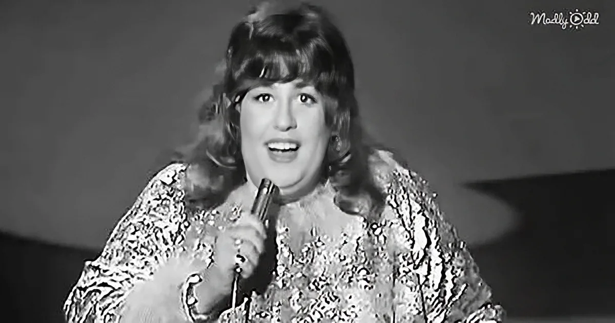 Mama Cass Performs 'Dream a Little Dream of Me' With Her Shining Voice