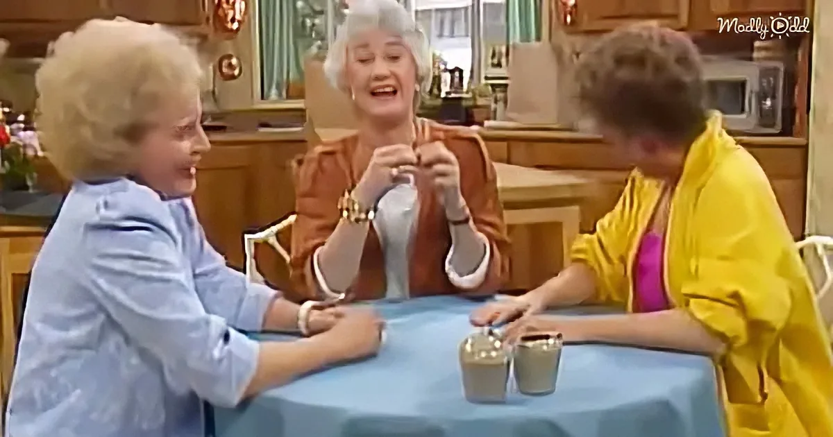 Betty White Goes Hilariously off Script on 'The Golden Girls'