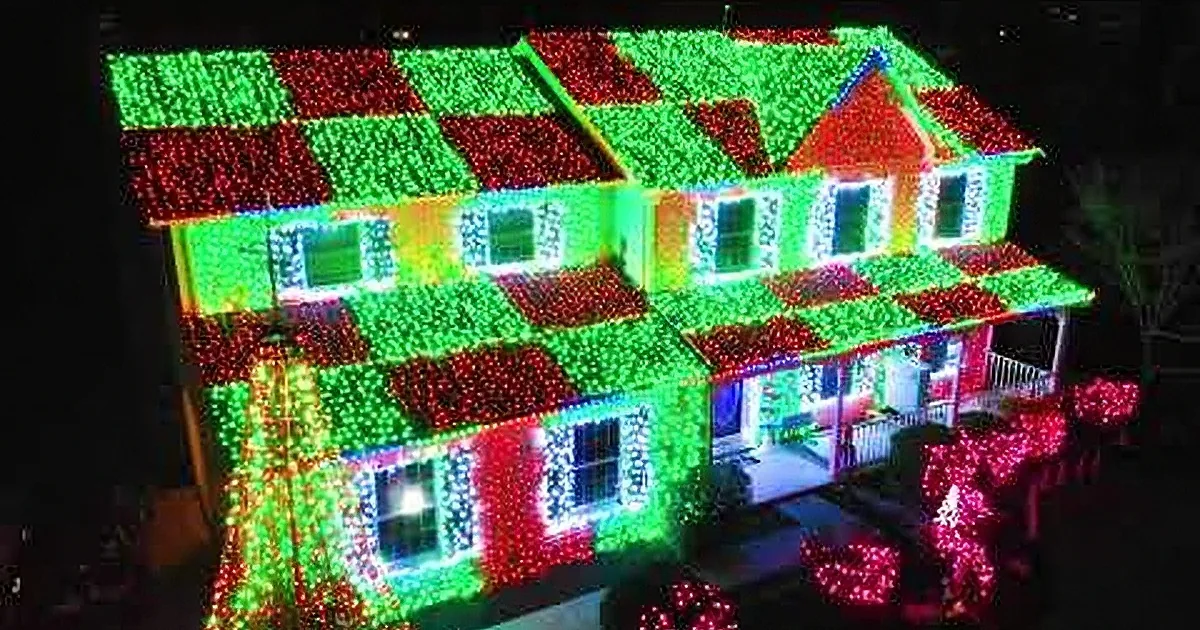 'Christmas Eve' Tune Synced With 70,000 Lights Brightens Home