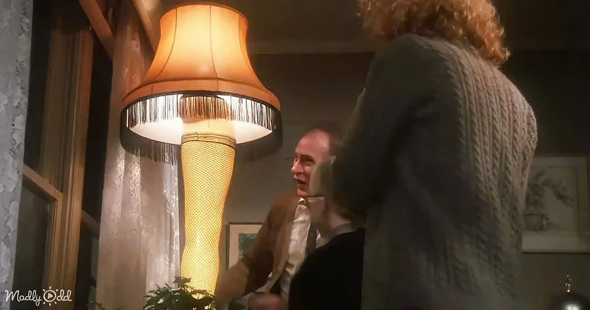 The Hilariously Heartwarming 'Leg Lamp' Scene From 'A Christmas Story'