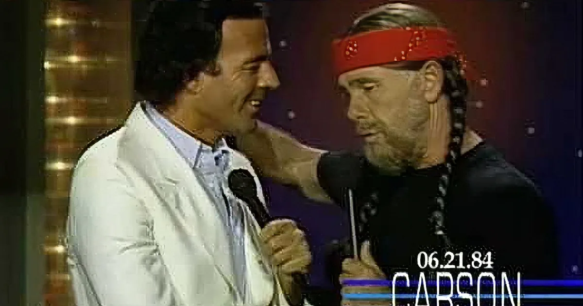 Julio Iglesias and Carson''s Classic Duet Leaves Audiences in Stitches