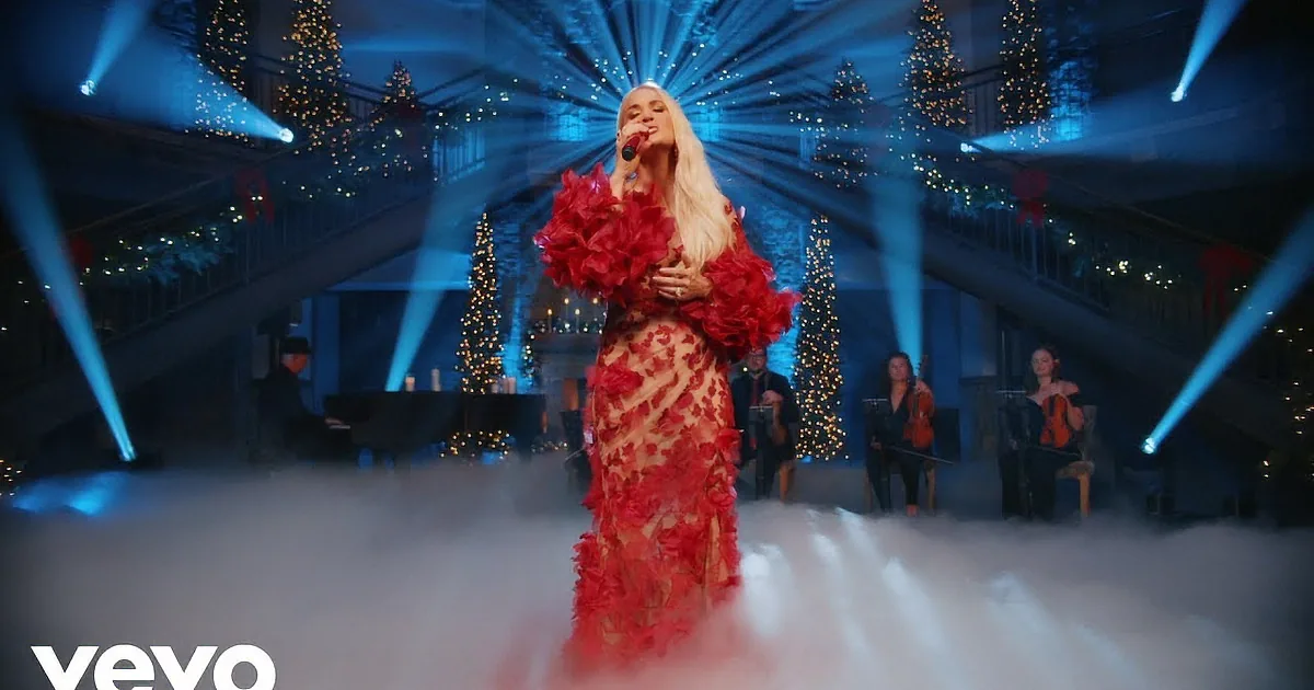 Carrie Underwood''s ''O Holy Night'' Enchants 1m With Celestial Grace
