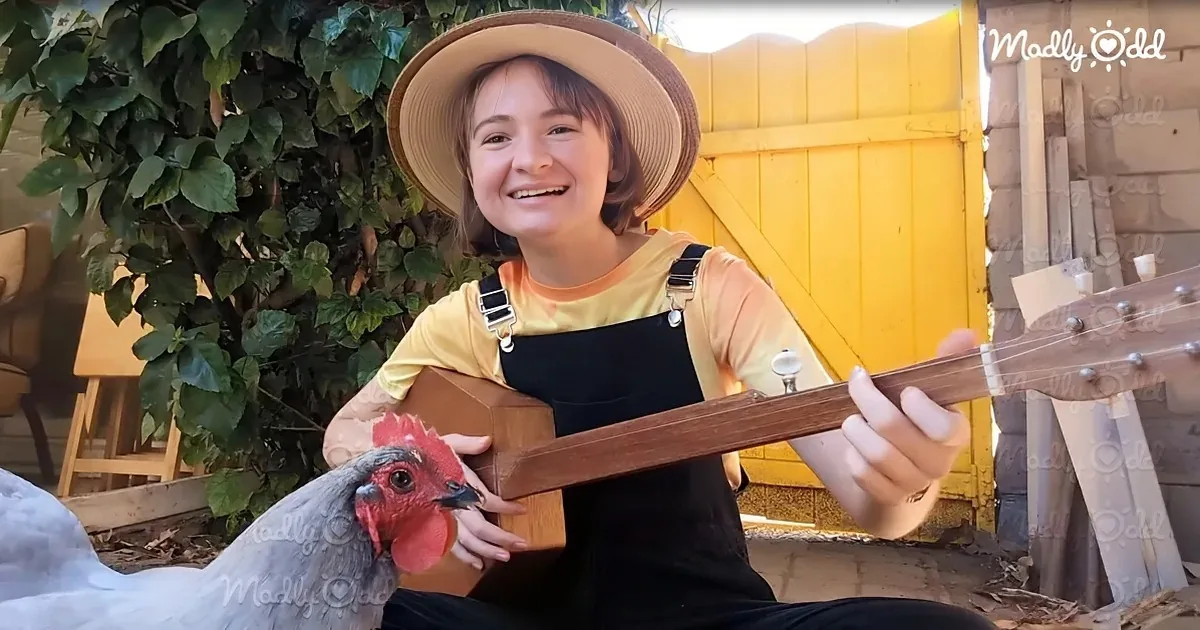 Plucky Girl and Her Chicken, Pickin' and Grinnin' on the Banjo