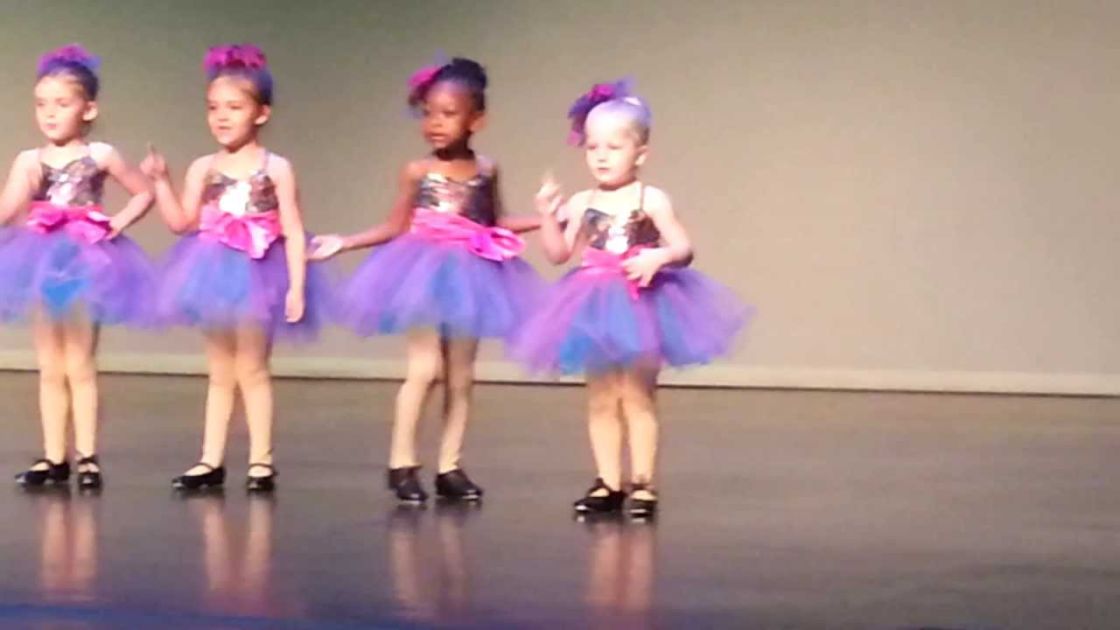 “Little Girl Literally Steals the Show at Dance Recital, Watch What She