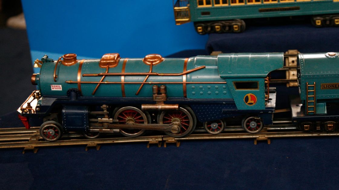 This Blue Train Set From 1935 Is Absolutely Stunning! No Wonder This