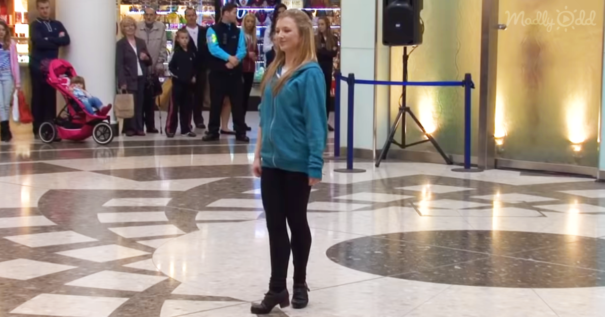 airport flash mob - Irish dancing