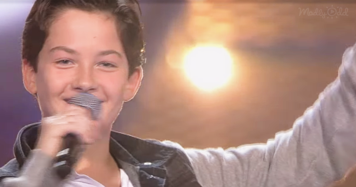 Karel performs Elvis tribute on the voice - close up