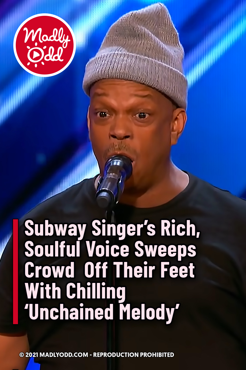 Subway Singer\'s Rich, Soulful Voice Sweeps Crowd  Off Their Feet With Chilling \'Unchained Melody\'