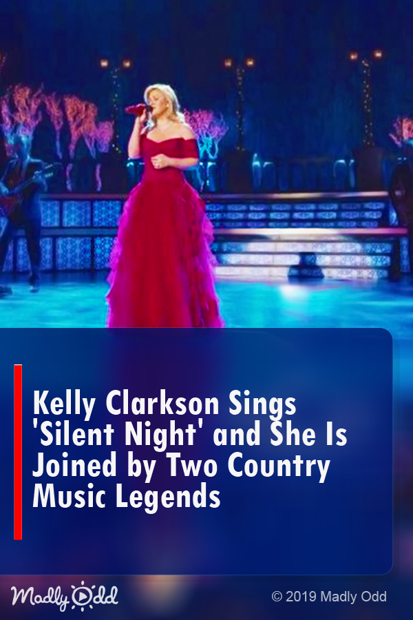 Kelly Clarkson Sings “Silent Night” and She is Joined by Two Country Music Legends