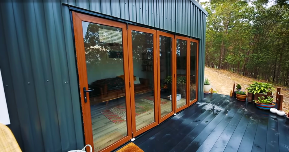This DIY Off-Grid Tiny House OG4