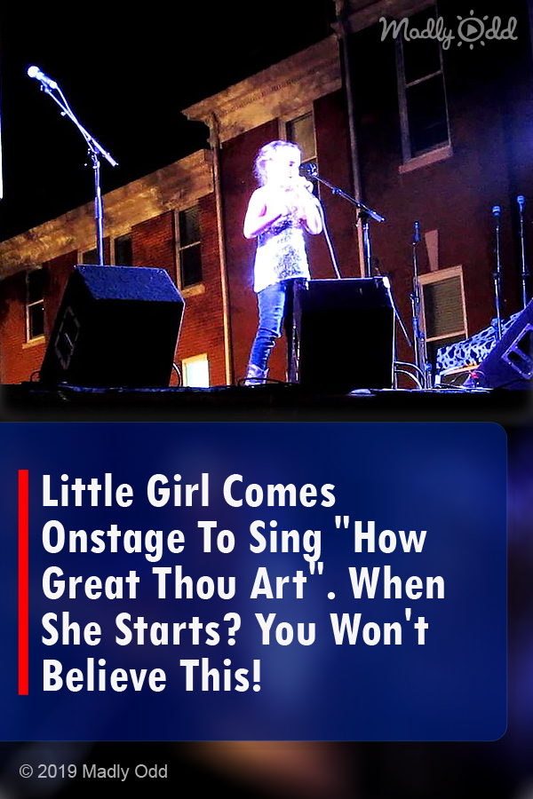 Little Girl Comes Onstage To Sing \