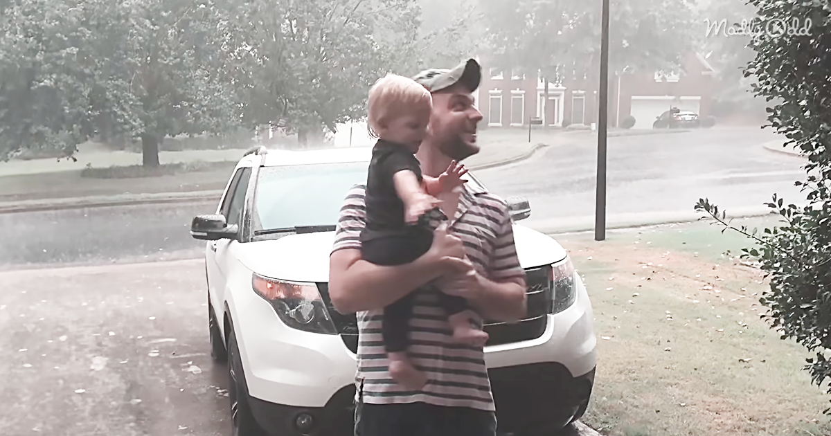 32084-OG1-Dad-Playing-with-Toddler-in-The-Rain-Is-Simply-Adorable