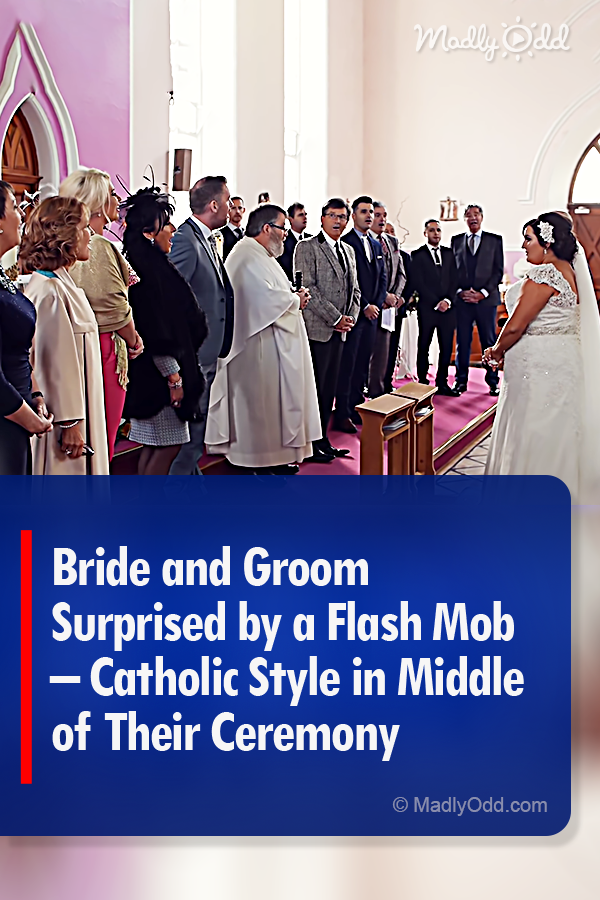 Sister surpises bride with a flash mob at her wedding