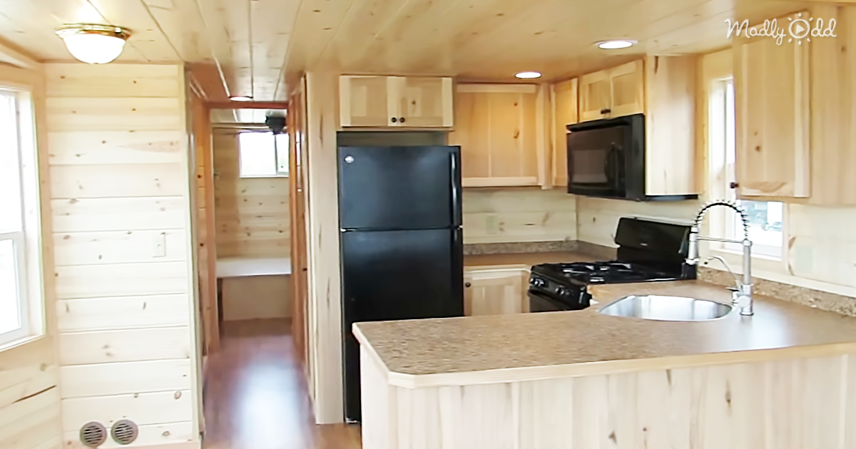 63454-OG2-Tiny-House-Is-only-650-Square-Feet-Take-a-Peek-Inside-and-Fall-in-Love