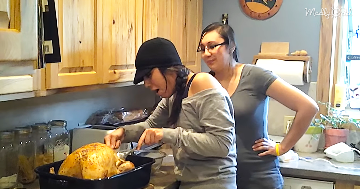 40780-OG2-Thanksgiving-Turkey-Prank-has-Daughter-Sobbing-in-The-Kitchen