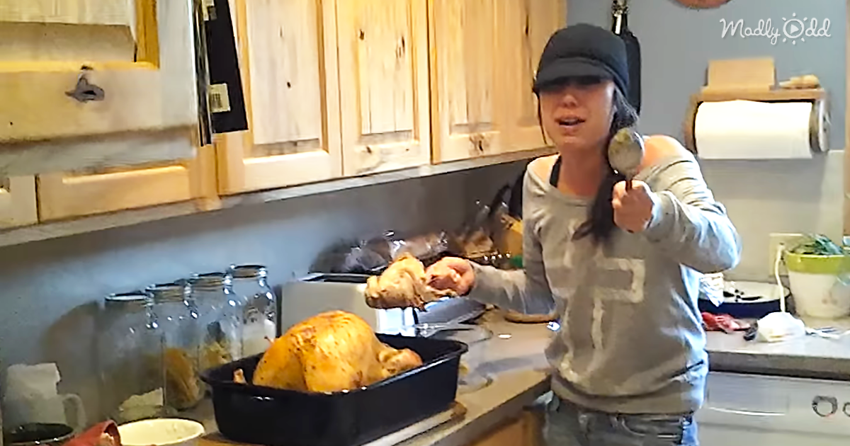 40780-OG3-Thanksgiving-Turkey-Prank-has-Daughter-Sobbing-in-The-Kitchen