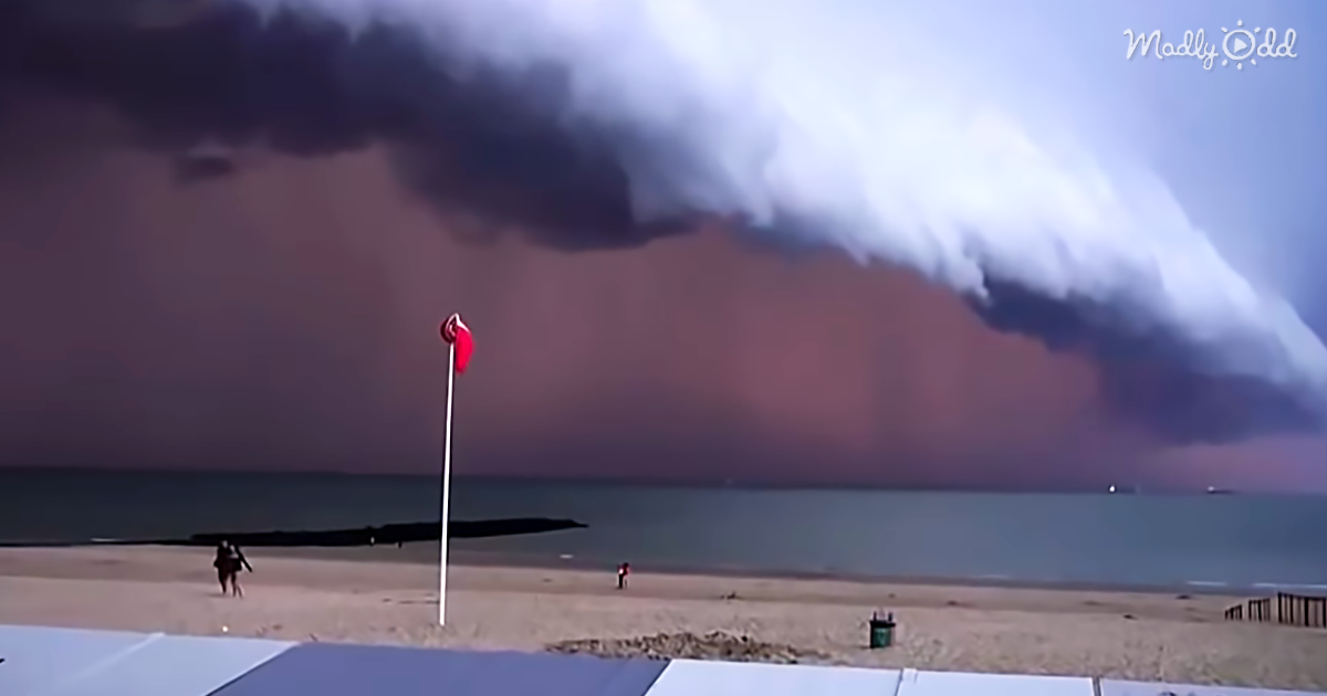 The Frightening Beauty Of Shelf Cloud Formations