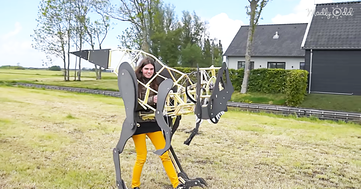 og2 This Mechanical Dinosaur Is The Coolest DIY Halloween Costume You’ve Seen