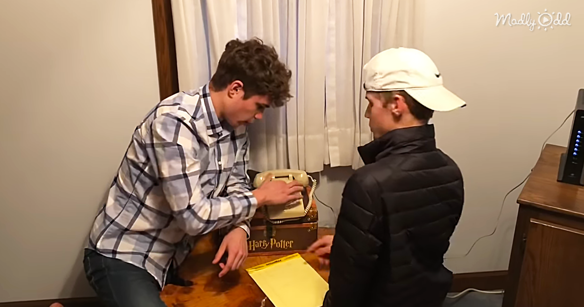 Can These Two Teenagers Figure Out How To Dial A Rotary Phone?