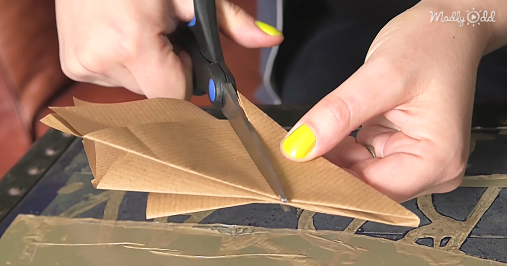Here&rsquo;s A Simple Method For Creating Paper Shapes With Only One Cut